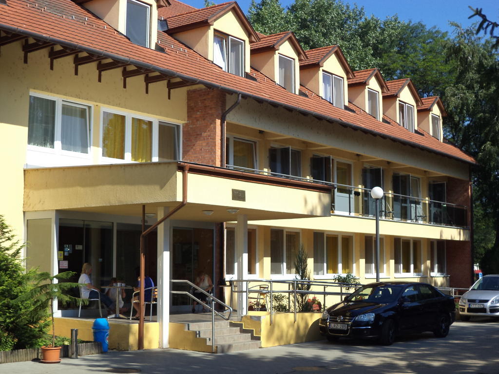 Touring Hotel Berekfürdő エクステリア 写真