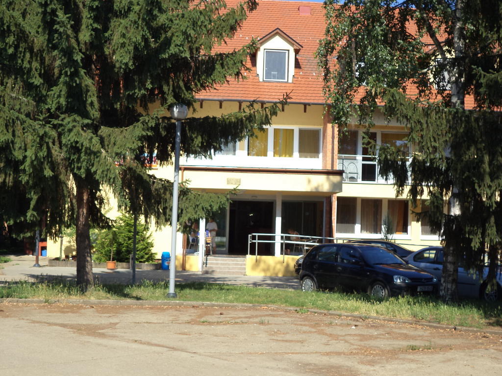 Touring Hotel Berekfürdő エクステリア 写真